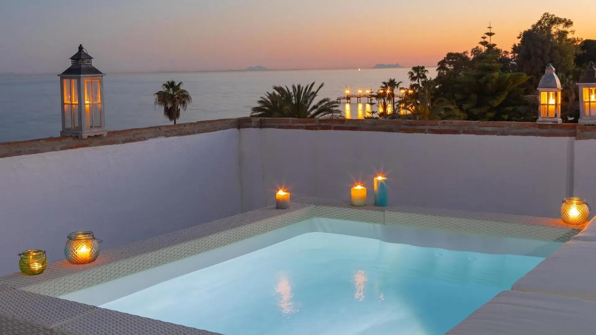Vacation Marbella I Las Canas Beachfront Haven, Sea View, Jacuzzi, Golden Mile, Duplex Penthouse, 24-7 Security ספרד