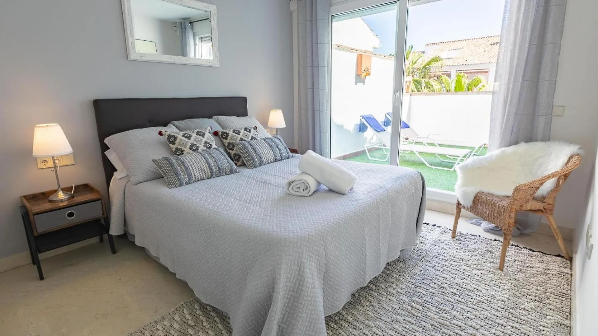 Vacation Marbella I Las Canas Beachfront Haven, Sea View, Jacuzzi, Golden Mile, Duplex Penthouse, 24-7 Security דירה